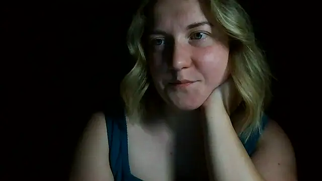 Snapshot of TinaKittyX chatting on May 16, 2026, 8:07 pm TinaKittyX online show from May 16, 2026, 8:07 pm