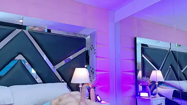 Veronica Nasty  online show from June 18, 2026, 7:40 pm