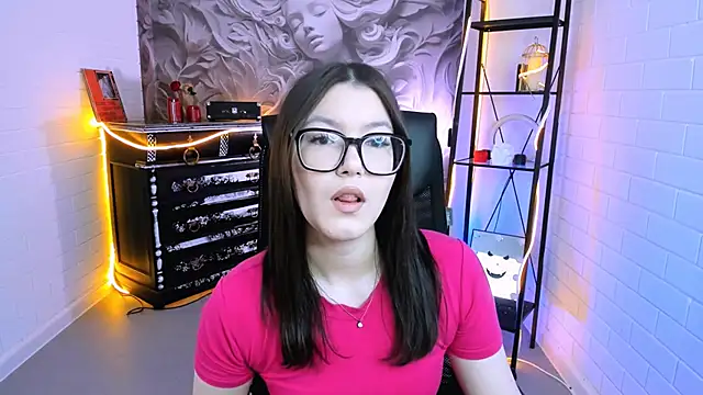 JennyGibson online show from June 19, 2026, 5:12 am