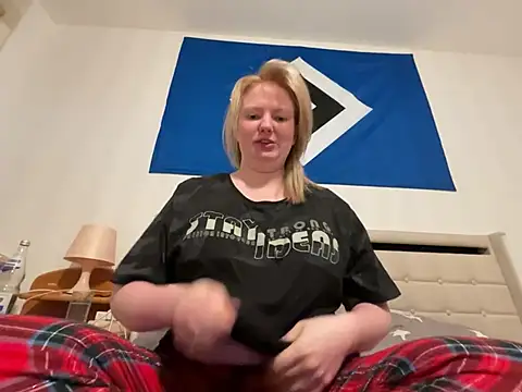 TruckerBabeLeenchen online show from April 26, 2026, 9:07 am