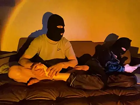 Snapshot of PamelaCouple_ chatting on April 3, 2026, 5:00 pm PamelaCouple online show from April 3, 2026, 5:00 pm