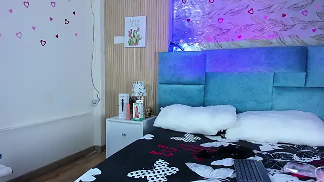 Snapshot of Delphine_doll chatting on April 11, 2026, 11:58 am Delphine doll online show from April 11, 2026, 11:58 am