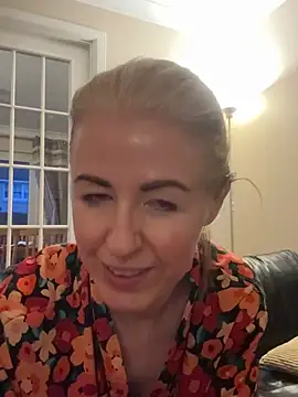 Laylaskyexx online show from April 10, 2026, 5:01 am