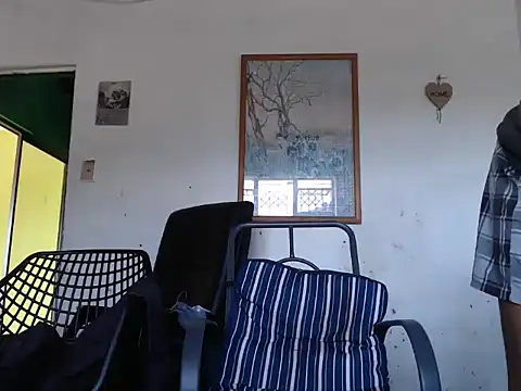 Snapshot of OfficialFrankX chatting on April 8, 2026, 7:19 am OfficialFrankX online show from April 8, 2026, 7:19 am