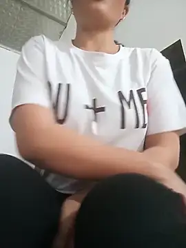 anhhuyen1 online show from April 2, 2026, 11:46 pm