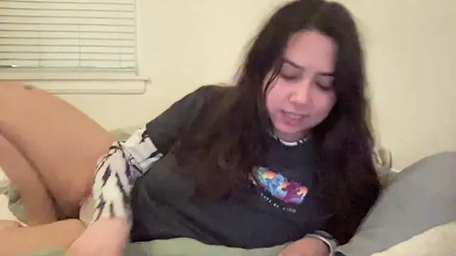 Snapshot of ariaxm00n chatting on April 5, 2026, 7:05 am ariaxm00n online show from April 5, 2026, 7:05 am