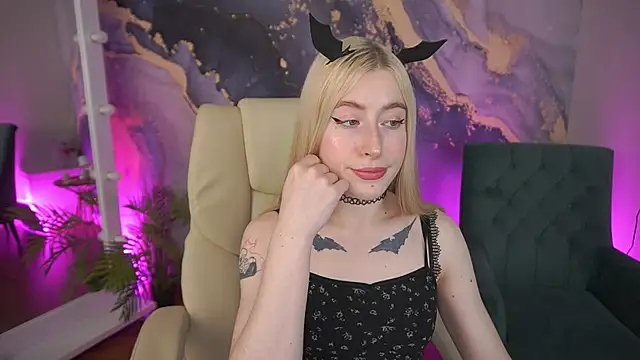 Snapshot of MelaniiePlay chatting on May 25, 2026, 1:17 pm MelaniiePlay online show from May 25, 2026, 1:17 pm