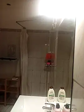 Lolaa92i online show from April 12, 2026, 4:01 pm