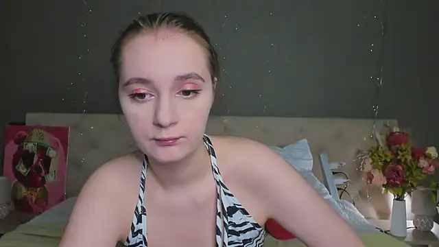 Snapshot of Amy-Desiree chatting on July 16, 2026, 1:22 am Amy-Desiree online show from July 16, 2026, 1:22 am