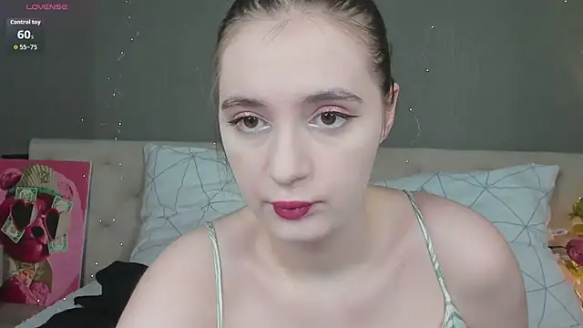 Snapshot of Amy-Desiree chatting on July 19, 2026, 1:31 am Amy-Desiree online show from July 19, 2026, 1:31 am