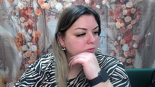 Snapshot of AdelinaMaster chatting on May 6, 2026, 4:56 pm AdelinaMaster online show from May 6, 2026, 4:56 pm