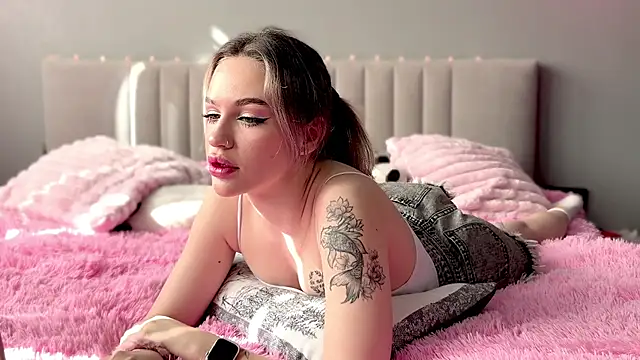 Snapshot of StacyStone chatting on April 16, 2026, 6:14 am StacyStone online show from April 16, 2026, 6:14 am