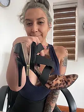 Isabella varella- online show from May 26, 2026, 1:51 pm