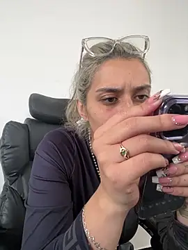 Isabella varella- online show from June 12, 2026, 2:05 pm