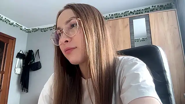 Milaissocute online show from April 25, 2026, 1:41 pm