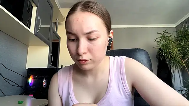 Milaissocute online show from May 21, 2026, 1:51 pm