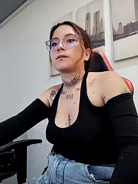 Snapshot of cute_mara chatting on April 10, 2026, 6:12 pm cute mara online show from April 10, 2026, 6:12 pm