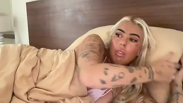 Snapshot of jesswilde_xo chatting on April 22, 2026, 12:02 am jesswilde xo online show from April 22, 2026, 12:02 am