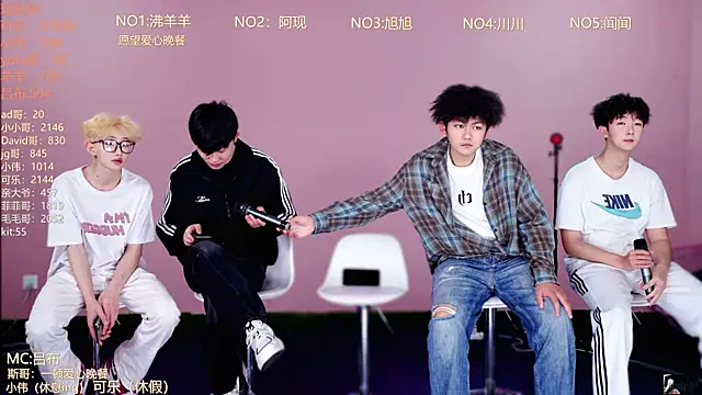 Snapshot of w-lucky02 chatting on April 5, 2026, 10:23 am w-lucky02 online show from April 5, 2026, 10:23 am