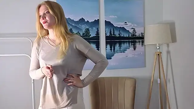 DelisaFroyd online show from April 4, 2026, 6:44 am