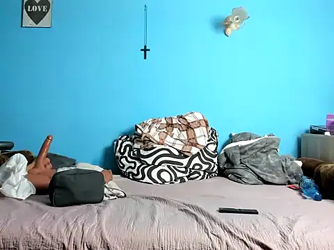 PornoQueeen online show from April 4, 2026, 9:40 am