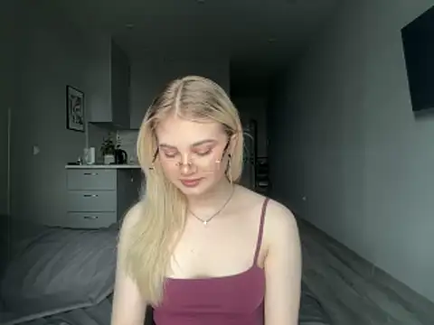 Snapshot of kirtova_ chatting on May 10, 2026, 11:15 am kirtova online show from May 10, 2026, 11:15 am