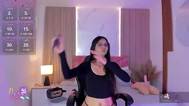 clairemillerx online show from May 28, 2026, 8:28 pm