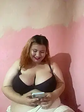 Snapshot of LunaMaira chatting on May 27, 2026, 11:35 pm LunaMaira online show from May 27, 2026, 11:35 pm