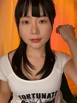 yaya0302 online show from April 15, 2026, 4:19 am