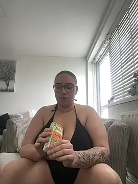 shayyxo online show from April 9, 2026, 1:16 pm