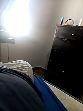 pareja030 online show from April 24, 2026, 9:28 pm