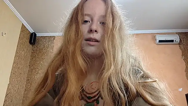 Snapshot of KateVibe_01 chatting on July 10, 2026, 5:01 am KateVibe 01 online show from July 10, 2026, 5:01 am
