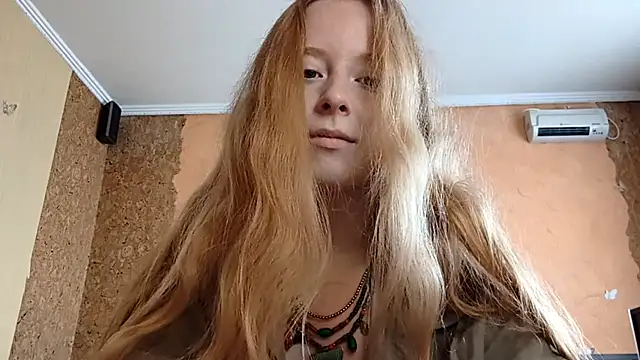 Snapshot of KateVibe_01 chatting on July 11, 2026, 12:35 am KateVibe 01 online show from July 11, 2026, 12:35 am