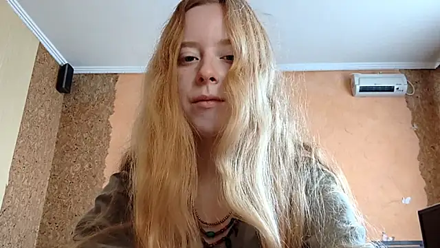 Snapshot of KateVibe_01 chatting on July 13, 2026, 12:35 am KateVibe 01 online show from July 13, 2026, 12:35 am