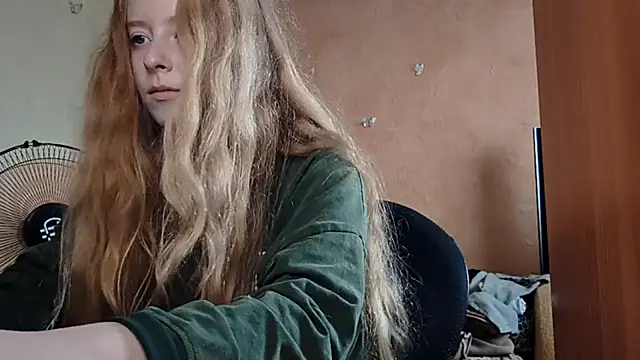 Snapshot of KateVibe_01 chatting on July 15, 2026, 4:51 am KateVibe 01 online show from July 15, 2026, 4:51 am