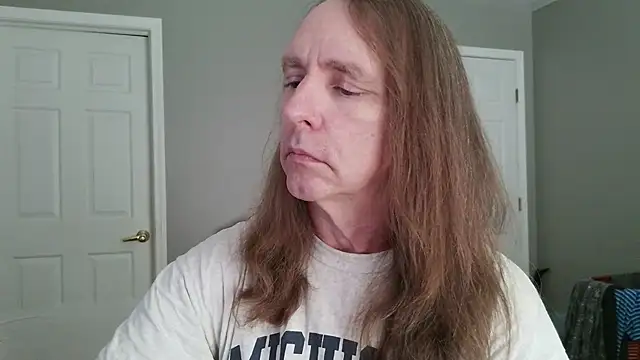 Magnus Luv online show from July 15, 2026, 12:21 pm