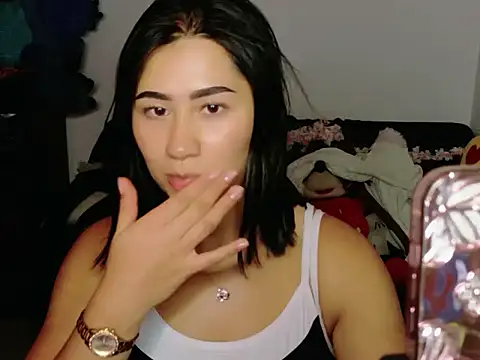 Snapshot of EvelynLeen_ chatting on July 17, 2026, 8:24 pm EvelynLeen online show from July 17, 2026, 8:24 pm