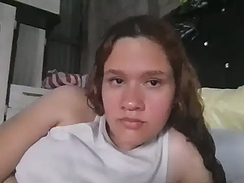 Snapshot of JennifferJilson chatting on April 17, 2026, 9:40 pm JennifferJilson online show from April 17, 2026, 9:40 pm