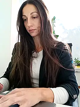 Snapshot of canduxgirl chatting on May 4, 2026, 1:29 pm canduxgirl online show from May 4, 2026, 1:29 pm