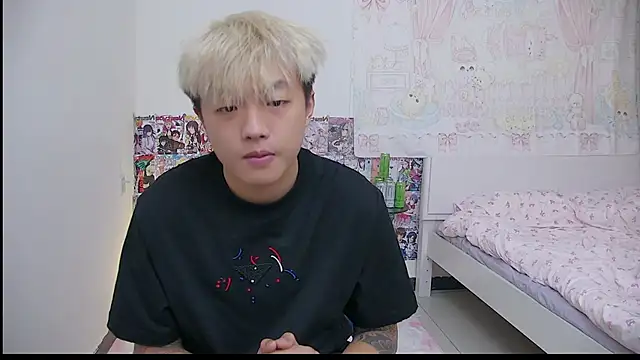 Snapshot of Zhuguli-001 chatting on April 7, 2026, 2:39 pm Zhuguli-001 online show from April 7, 2026, 2:39 pm