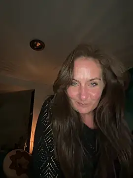 AtomicAngie online show from April 19, 2026, 9:39 pm