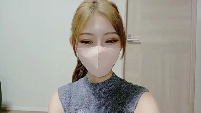 Snapshot of irochan_v chatting on June 3, 2026, 9:23 am irochan v online show from June 3, 2026, 9:23 am