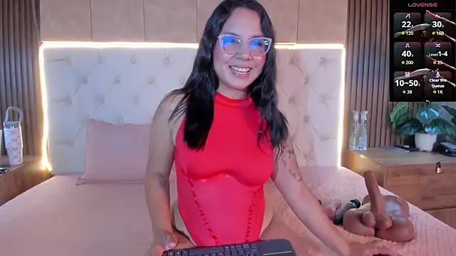 Amelia Rossetti online show from May 30, 2026, 11:29 am