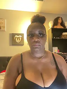 amberchill26 online show from June 3, 2026, 2:33 pm