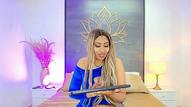 Snapshot of Kiara_Parker_ chatting on May 18, 2026, 8:03 pm Kiara Parker online show from May 18, 2026, 8:03 pm