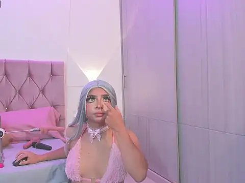 AnaiaMoons online show from April 10, 2026, 12:32 pm