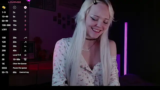Snapshot of evianlui chatting on May 1, 2026, 12:59 am evianlui online show from May 1, 2026, 12:59 am