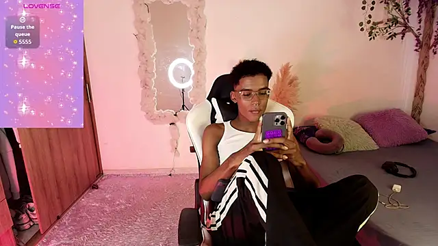 Snapshot of IamAndrey chatting on May 7, 2026, 7:30 pm IamAndrey online show from May 7, 2026, 7:30 pm