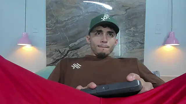 Snapshot of James-06 chatting on May 11, 2026, 11:38 am James-06 online show from May 11, 2026, 11:38 am