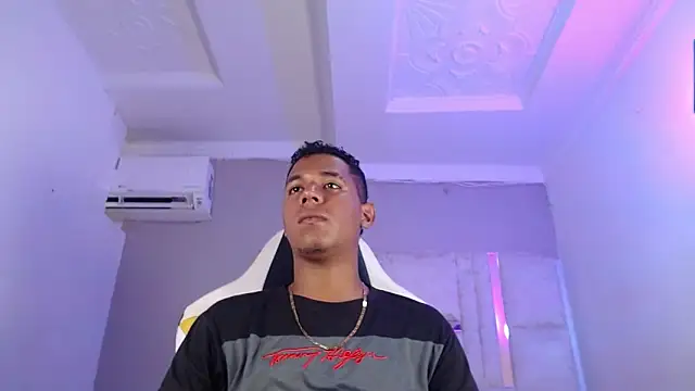 Snapshot of Leo_444_ chatting on April 9, 2026, 12:54 pm Leo 444 online show from April 9, 2026, 12:54 pm